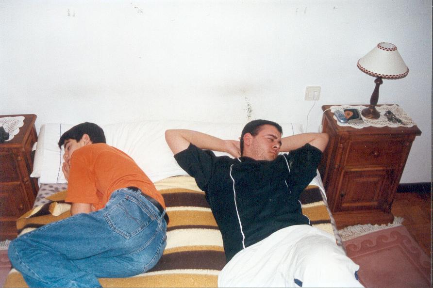 a altas horas de la madrugada, a uno le entra suenyo y le apetece dormir calentito, pillada infraganti xD