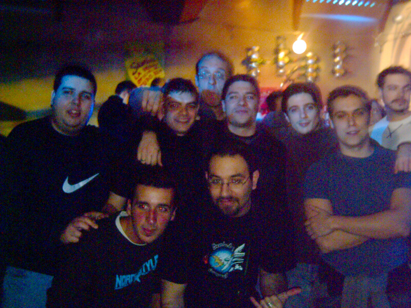 Kedada Madrid Feb2006, Cronos, Qarth, Rochilo (detras), Kavner, Ichimiko, Glorbaugh, Glognus (esquina NE). Primera Fila: Elnnerpain i Hydeface los dos intimos