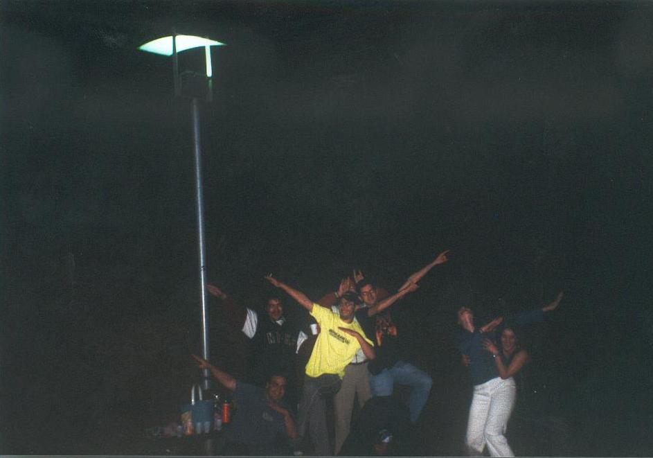Lugo Special Forces xDDDD, De izqda a dcha, Pentesilea (abajo), Magnanimua, Wyrth (fosforito),Burzum al lado, Valdrick (Detras), Ziaria - Momentos del botellon de la KDD Lugo