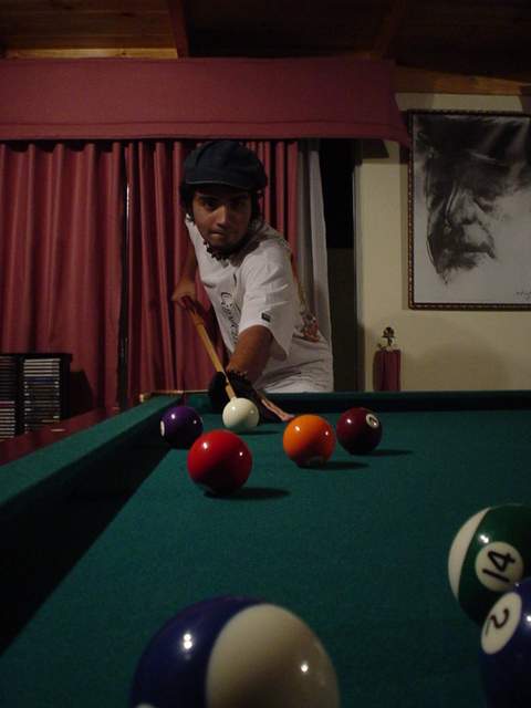 Rua jugando pool xD, 