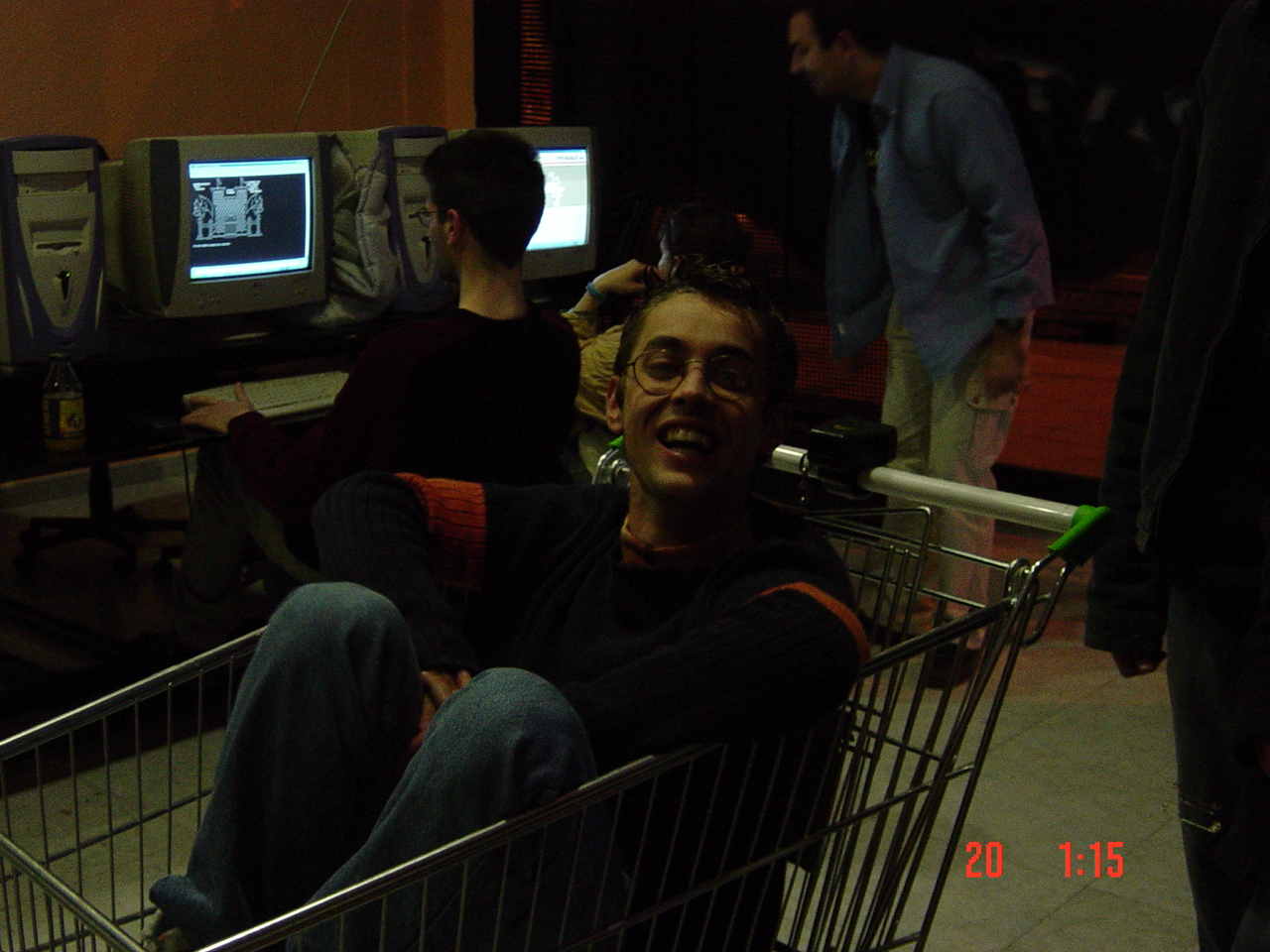 kdd murcia, Hay que ver lo que aparece en los carros de mercadona xD