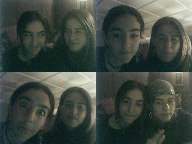 2 Manitas Halliwah! Naira & Nehiga, izq Naira. der Nehiga. :))))