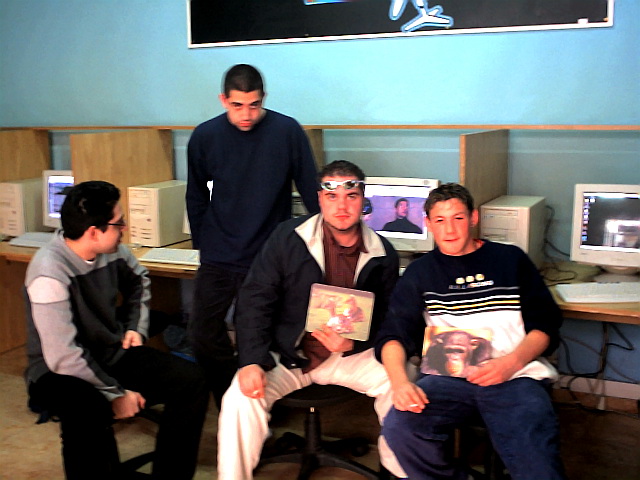 Mafia De Noia, De Iz a  De: Celes,Steanger,Smirlow y Toar El Danforth Sacando La Foto 