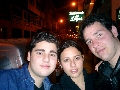Viva el ambiente alicantino !!!, De izquierda a derecha: Dhinin (Almaoskura), la guapisima Delia y Krug, el borracho de la foto anterior :P