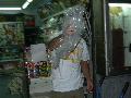 Kdda Barcelona 04.09.2003, El marife haciendo fotos al kioskero !!
