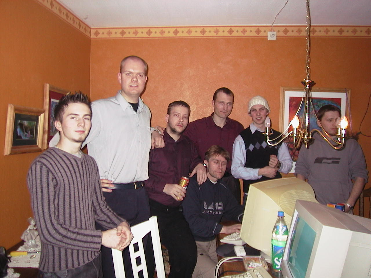 Kakk's Mudparty Des 2001, From the left ; Xeran, Kakk, Zordan, Suzereon, Drezden, Thauran and Hadrulf (sitting).