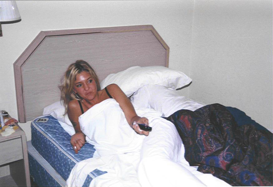 Tarkas going all american? After a lousy time in bed,she has figgured out the use of the remote control! soap opera looks like her new hobby;), 