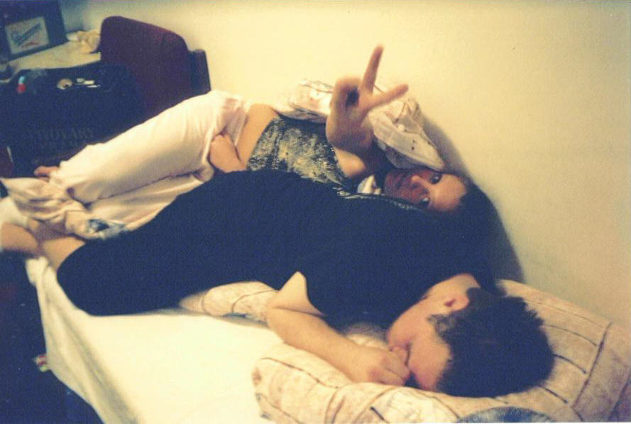 ehh... how many fingers are you holding up?, Maragrim is exhausted after a night with the girl in the bed.