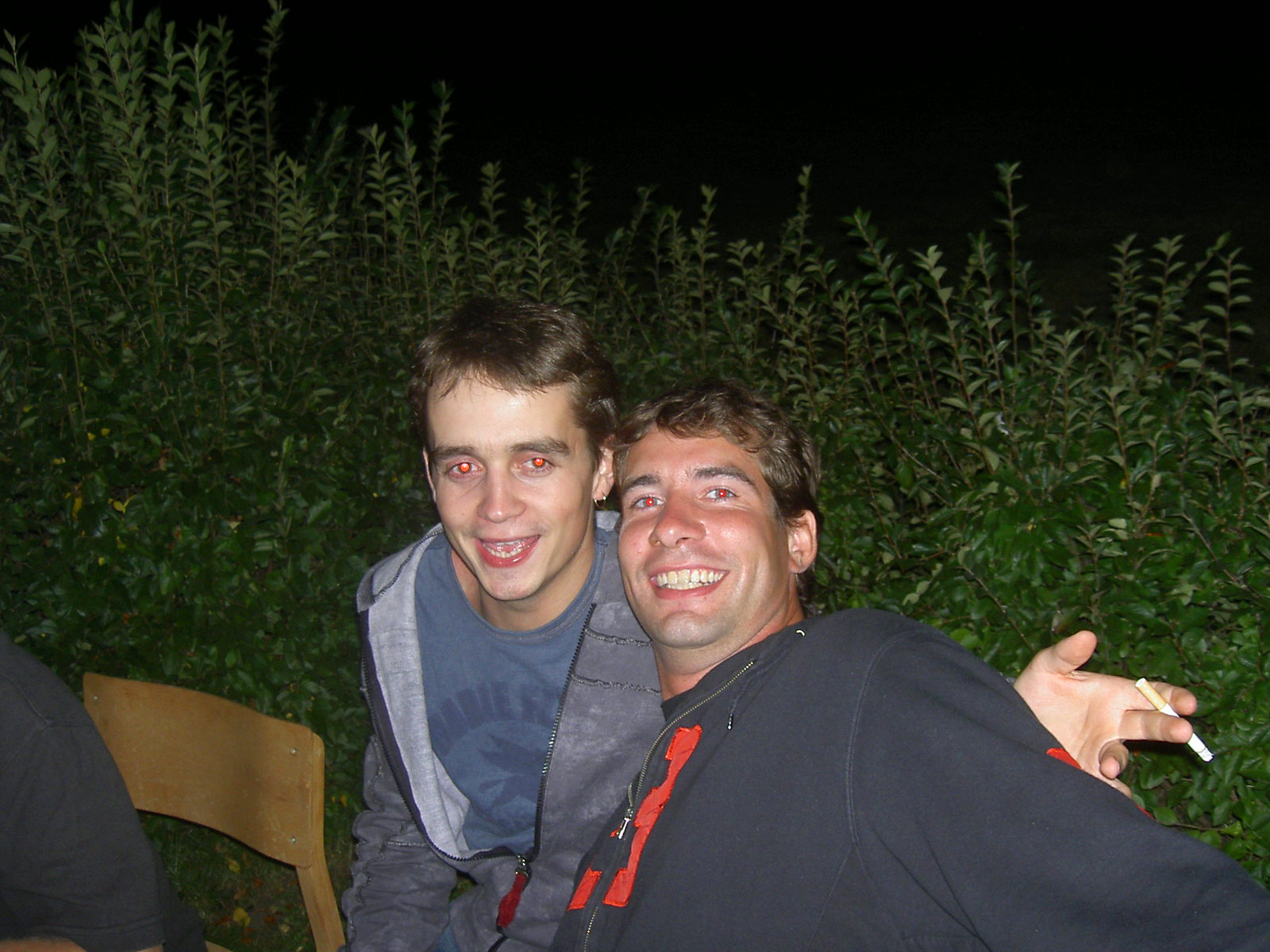 Hynda's pics at Cottons cabin in Landskrona 2003, Mushu says: Atleast we got eachother Zoelle.