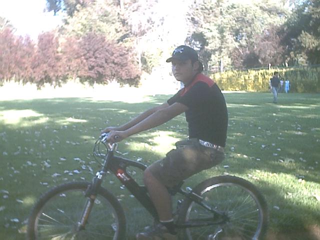 Bicicleta [Zernak] est aqui., ezta ez la bizi de mi hermano i atraz al fondo ez una kancha de futbol xD