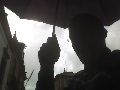 En Sevilla hace sol... hasta cuando llueve..., El Rochi de turismo por Sevilla (Photo by Azadra)